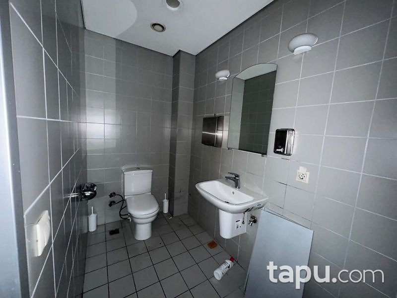 Kadıköy Göztepe'de Tabela Değeri Yüksek 193 m2 Dükkan
