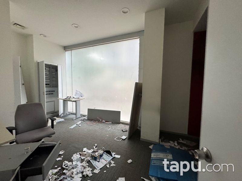 Kadıköy Göztepe'de Tabela Değeri Yüksek 193 m2 Dükkan