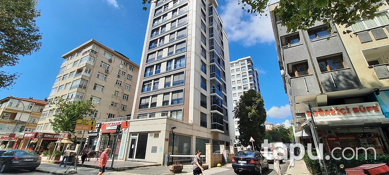 Kadıköy Göztepe'de Tabela Değeri Yüksek 193 m2 Dükkan