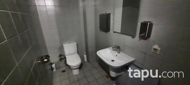Kadıköy Göztepe'de Tabela Değeri Yüksek 193 m2 Dükkan