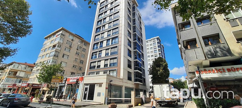 Kadıköy Göztepe'de Tabela Değeri Yüksek 193 m2 Dükkan
