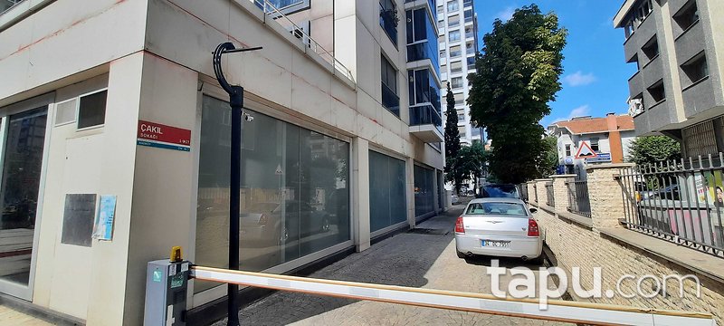 Kadıköy Göztepe'de Tabela Değeri Yüksek 193 m2 Dükkan