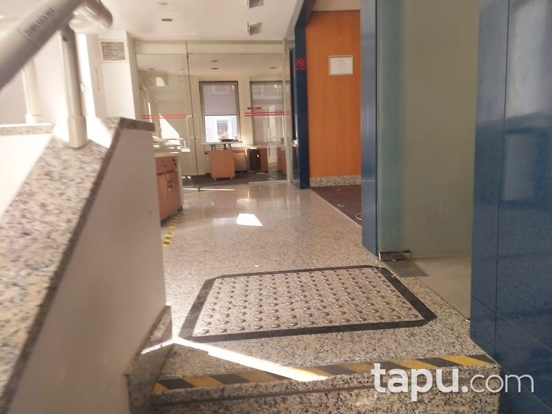 Kırkağaç Yenimahalle'de Merkezi Konumda 411 m2 Ticari Bina