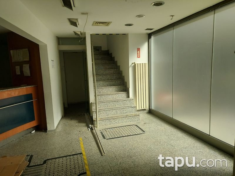 Kırkağaç Yenimahalle'de Merkezi Konumda 411 m2 Ticari Bina