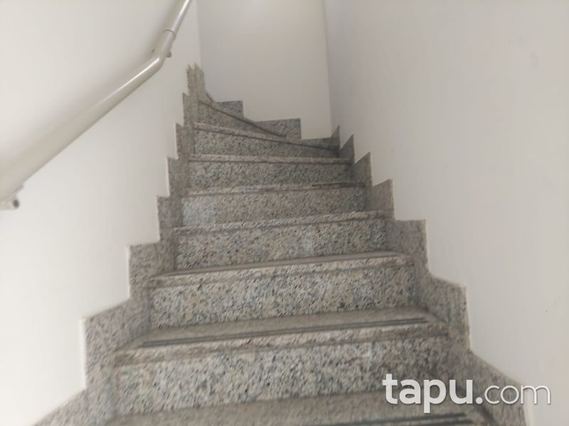 Kırkağaç Yenimahalle'de Merkezi Konumda 411 m2 Ticari Bina