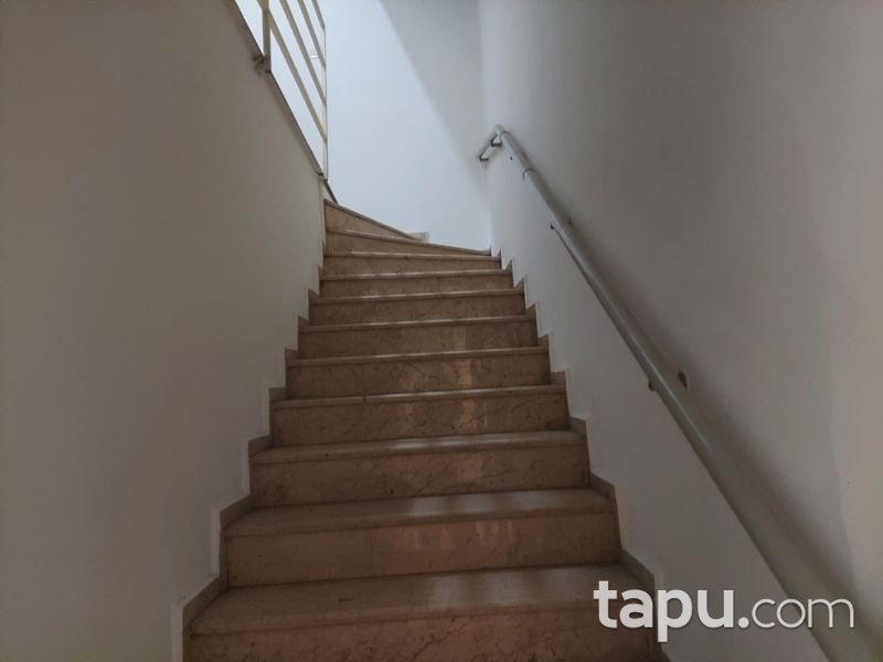 Kırkağaç Yenimahalle'de Merkezi Konumda 411 m2 Ticari Bina