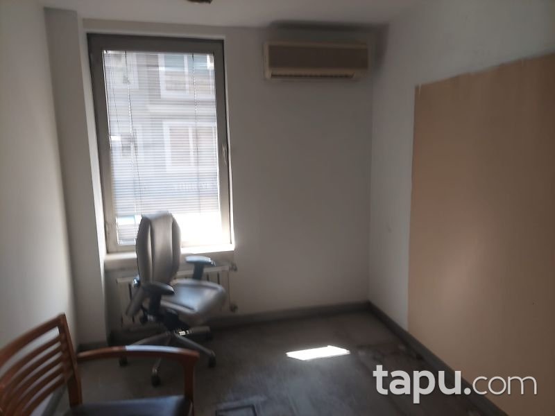 Kırkağaç Yenimahalle'de Merkezi Konumda 411 m2 Ticari Bina