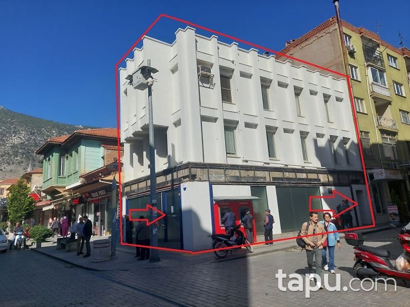 Kırkağaç Yenimahalle'de Merkezi Konumda 411 m2 Ticari Bina