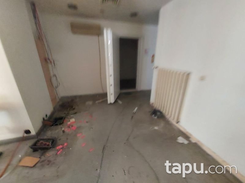 Kırkağaç Yenimahalle'de Merkezi Konumda 411 m2 Ticari Bina