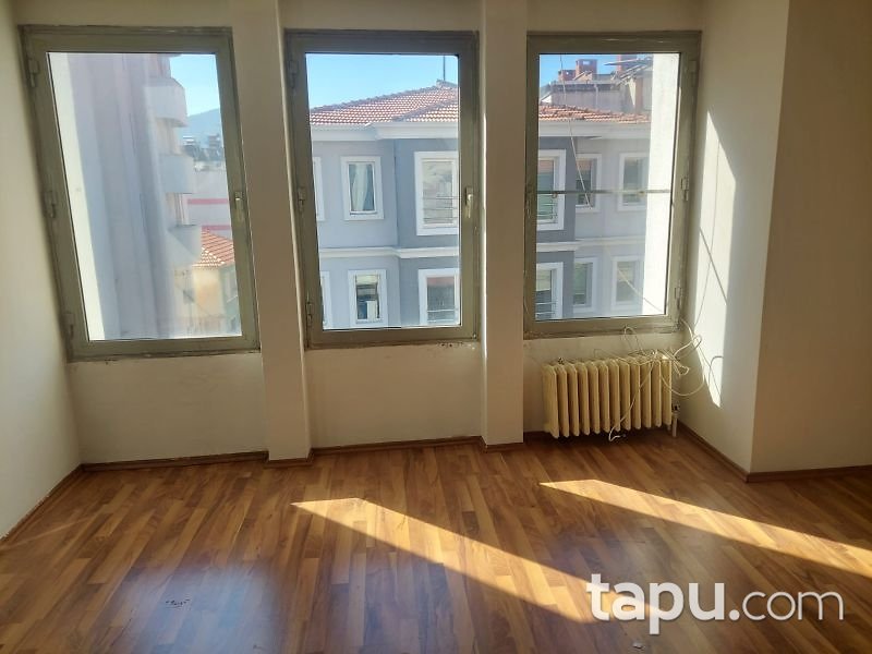 Kırkağaç Yenimahalle'de Merkezi Konumda 411 m2 Ticari Bina