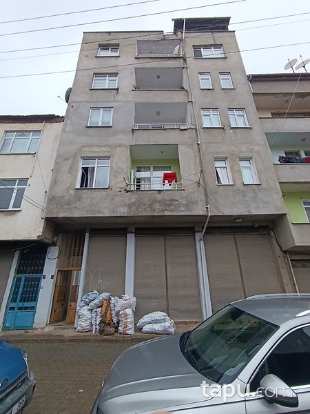 Trabzon Araklı Merkez'de 83 m2 Dükkan