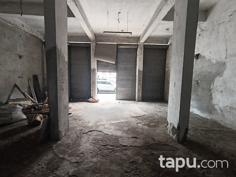Trabzon Araklı Merkez'de 83 m2 Dükkan