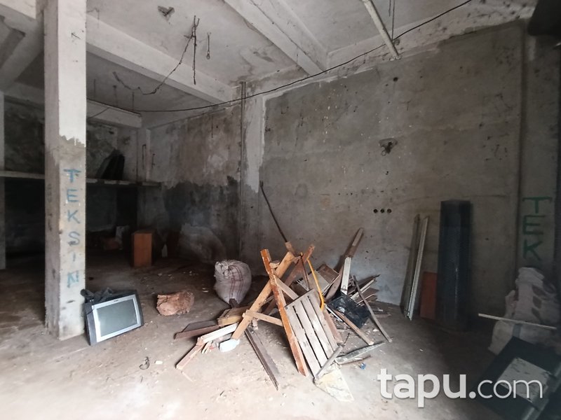 Trabzon Araklı Merkez'de 83 m2 Dükkan