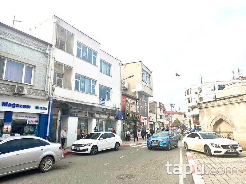 Babaeski Çarşı İçinde Küçük Cami Yanında 689 m2 2 Katlı Bina