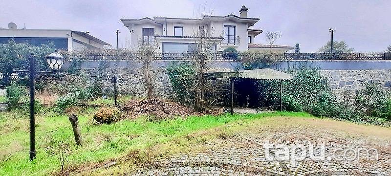 Büyükçekmece Alkent2000 Mahallesi'nde Havuzlu 6+1 Villa