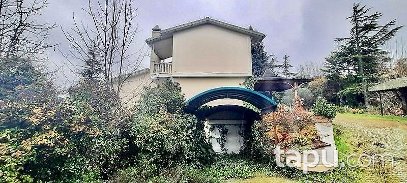 Büyükçekmece Alkent2000 Mahallesi'nde Havuzlu 6+1 Villa