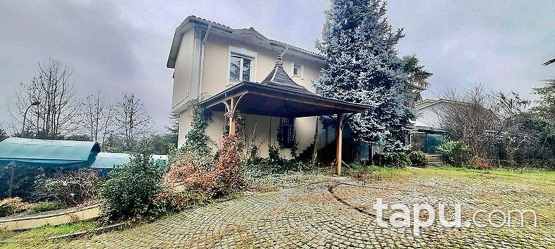 Büyükçekmece Alkent2000 Mahallesi'nde Havuzlu 6+1 Villa