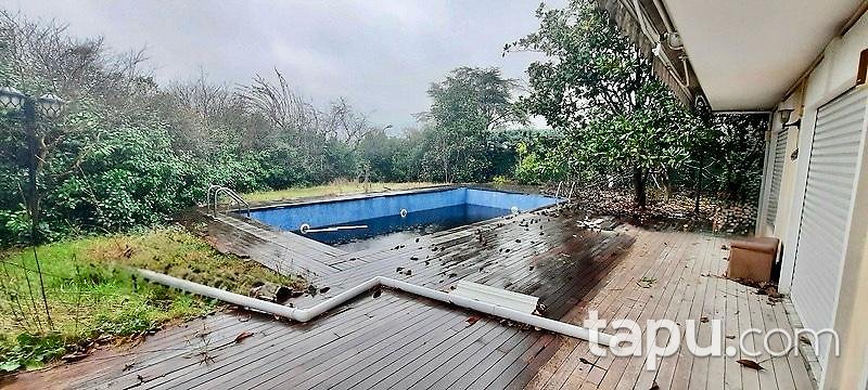 Büyükçekmece Alkent2000 Mahallesi'nde Havuzlu 6+1 Villa
