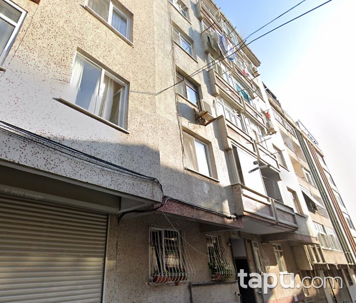 Küçükçekmece Yeşilova Mahallesi'nde Hisseli Bina