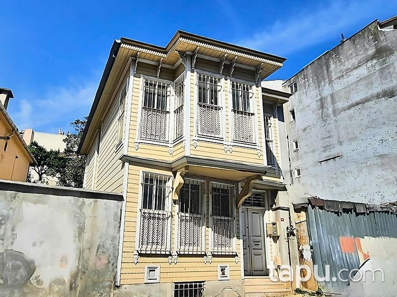 Üsküdar Valide-i Atik Mahallesi'nde Ahşap Köşk Ve Arsası (3861)