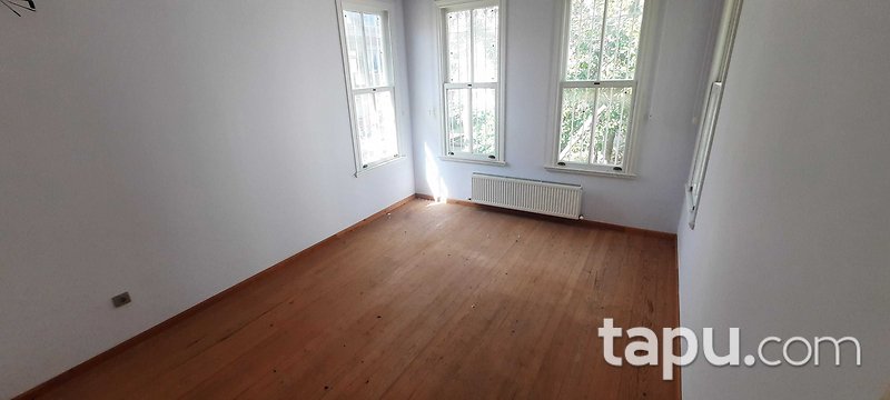 Üsküdar Valide-i Atik Mahallesi'nde Ahşap Köşk Ve Arsası (3861)
