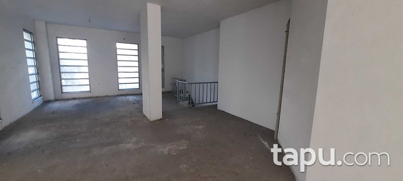 Eyüpsultan Bulvarı'nda 179 m² Köşe Depolu Dükkan (3541)
