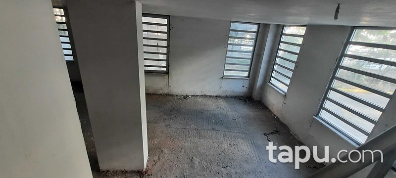 Eyüpsultan Bulvarı'nda 179 m² Köşe Depolu Dükkan (3541)