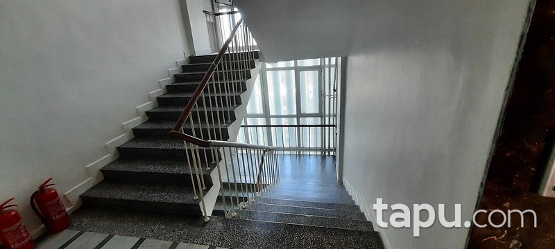 Şişli Kaptanpaşa İETT Sitesi Büyük Blok'ta 2+1 Daire ve Hisseli Teras Eklentisi