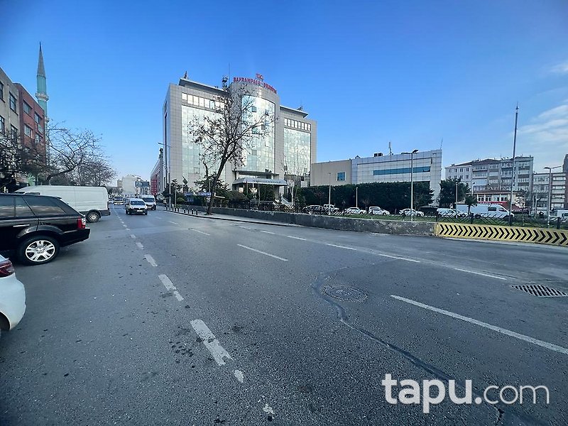 Bayrampaşa Abdi İpekçi Caddesi'nde 6 Katlı Ticari Bina
