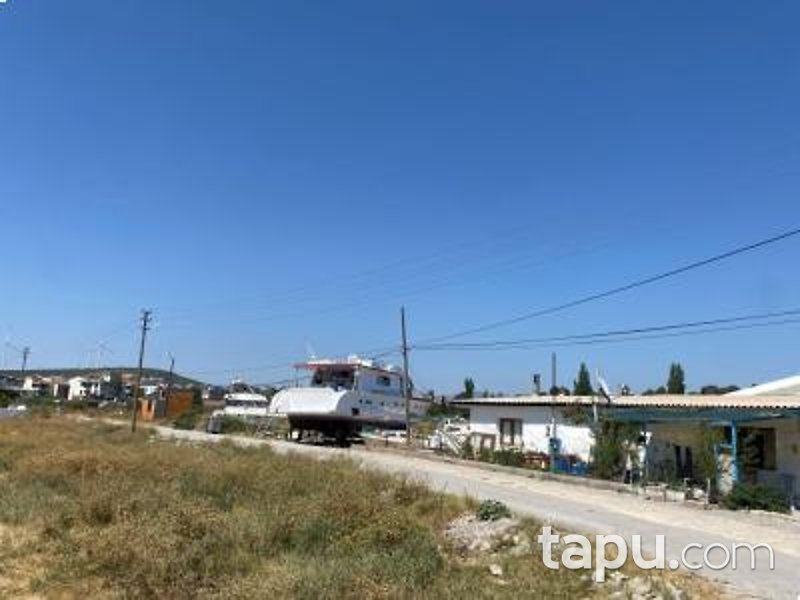 İzmir Seferihisar Sığacık'ta Hisseli 3.580 m2 Kerpiç Damı Olan Tarla (AS-00223)