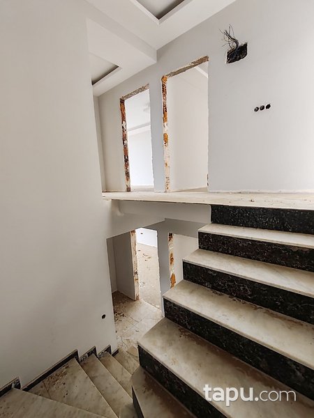 Bursa Gemlik Hasanbey Konakları Sitesi'nde Natamam Tripleks Daire