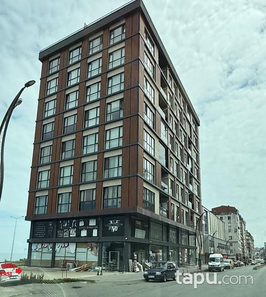 Rize Pazar PROF. DR. Mehmet Haberal Caddesi'nde 91 m² Dükkan