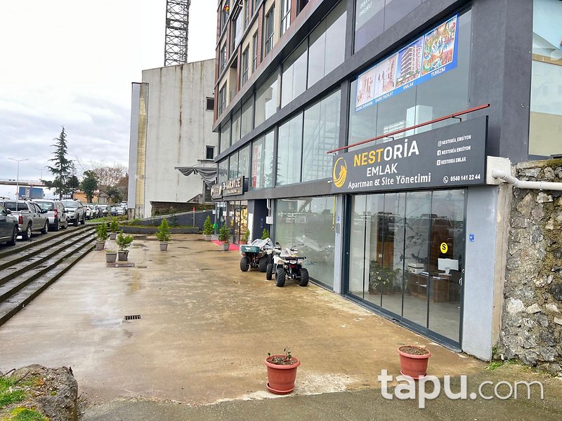 Rize Pazar PROF. DR. Mehmet Haberal Caddesi'nde 91 m² Dükkan