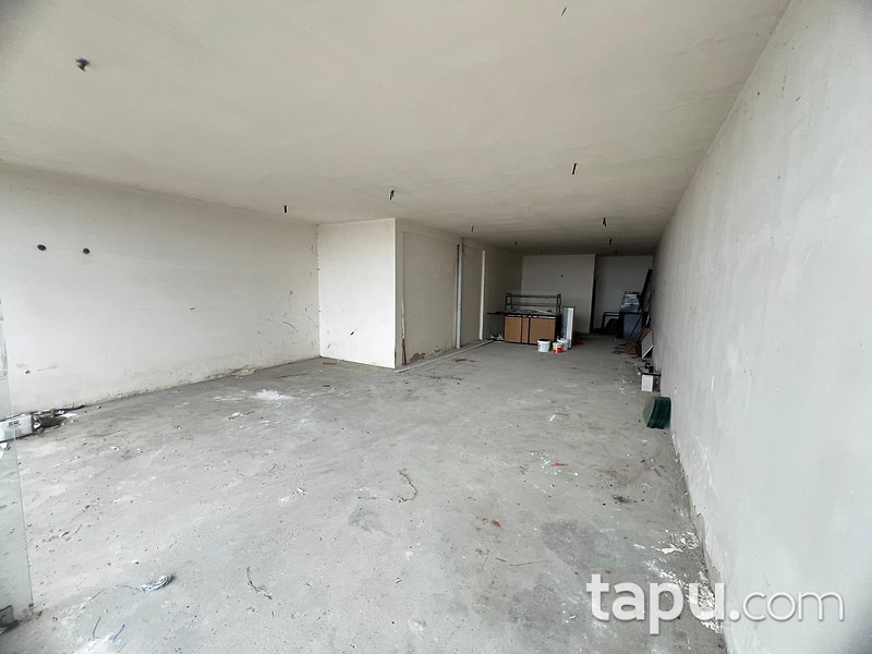 Rize Pazar PROF. DR. Mehmet Haberal Caddesi'nde 91 m² Dükkan