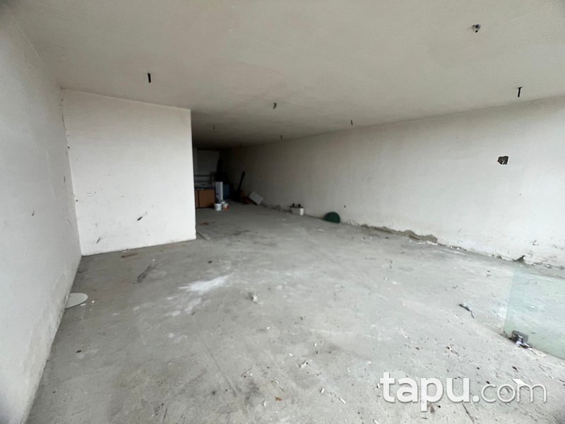 Rize Pazar PROF. DR. Mehmet Haberal Caddesi'nde 91 m² Dükkan