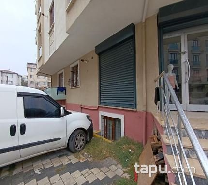 Sultanbeyli Adil Mahallesi'nde 102 m2 Depolu Dükkan