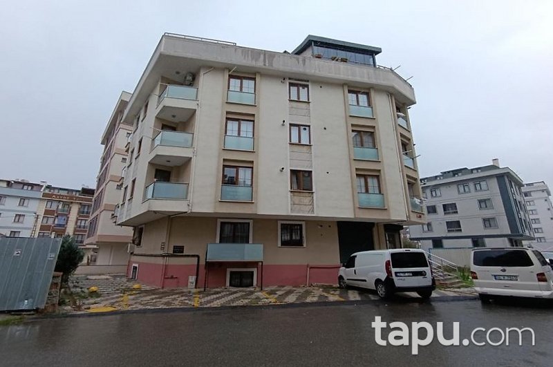 Sultanbeyli Adil Mahallesi'nde 102 m2 Depolu Dükkan