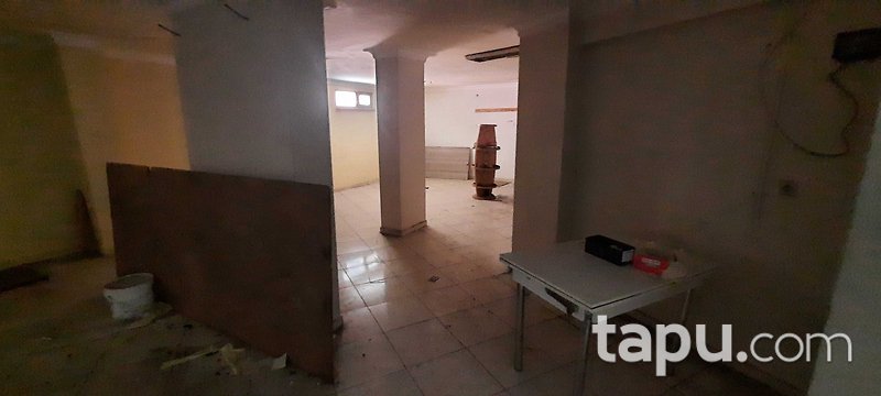 Esenyurt Fatih Mahallesi'nde 310 m2 Depolu Dükkan (306315)