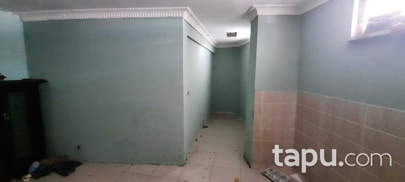 Esenyurt Fatih Mahallesi'nde 310 m2 Depolu Dükkan (306315)