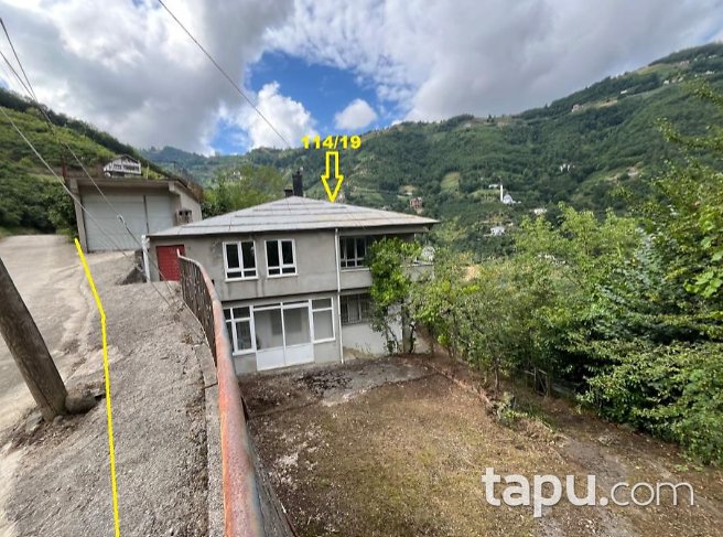 Trabzon Akçaabat Gümüşlü Mahallesi'nde Tarla Ve Kargir Ev Ve Samanlık