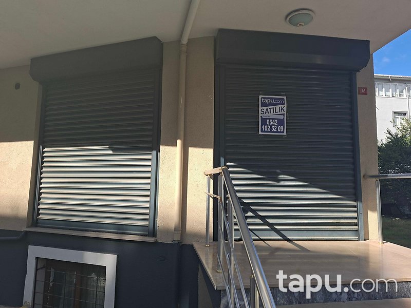 Sultanbeyli Adil Mahallesi'nde 102 m2 Depolu Dükkan