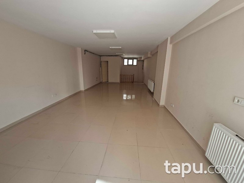 Sultanbeyli Adil Mahallesi'nde 102 m2 Depolu Dükkan