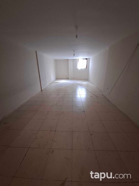 Sultanbeyli Adil Mahallesi'nde 102 m2 Depolu Dükkan
