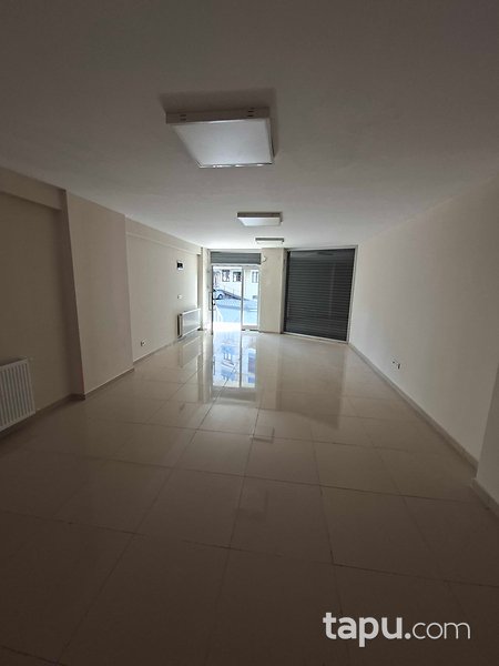 Sultanbeyli Adil Mahallesi'nde 102 m2 Depolu Dükkan