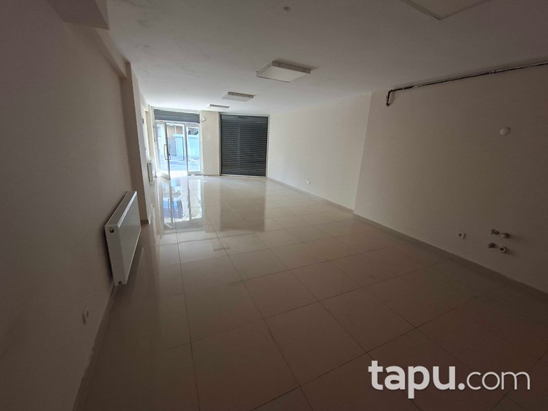 Sultanbeyli Adil Mahallesi'nde 102 m2 Depolu Dükkan