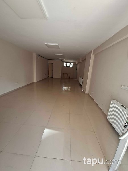 Sultanbeyli Adil Mahallesi'nde 102 m2 Depolu Dükkan