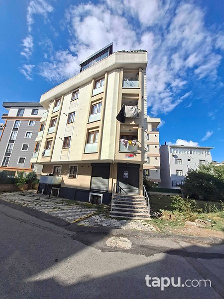 Sultanbeyli Adil Mahallesi'nde 102 m2 Depolu Dükkan