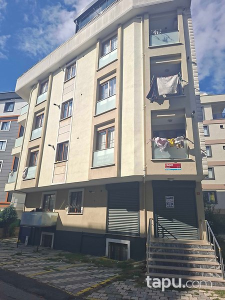 Sultanbeyli Adil Mahallesi'nde 102 m2 Depolu Dükkan