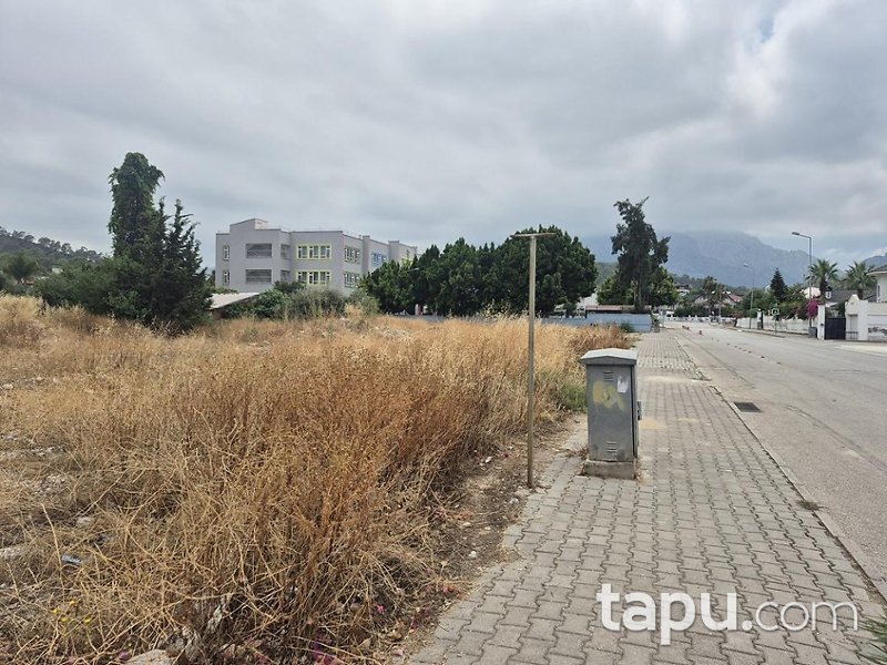 Antalya Kemer'de Hisseli İlköğretim Tesisleri Alanı